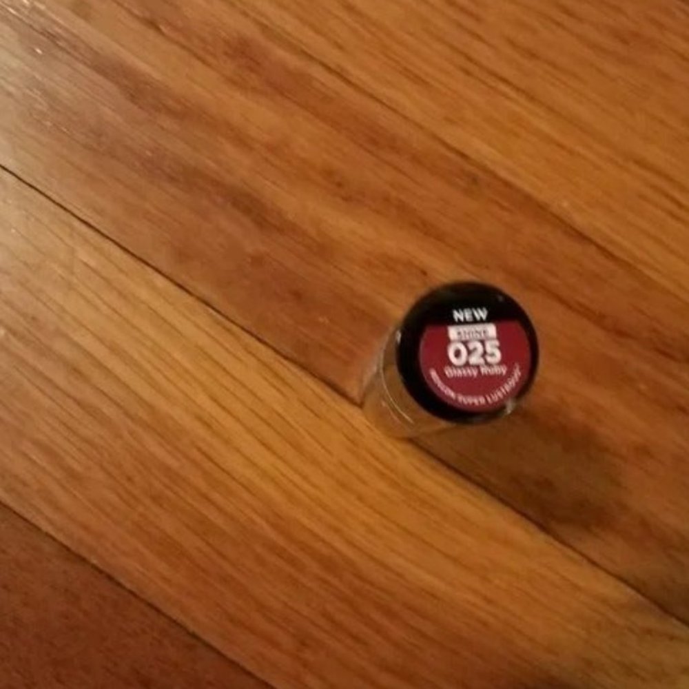 New Revlon Glass Shine Lipstick 025 Glass Ruby